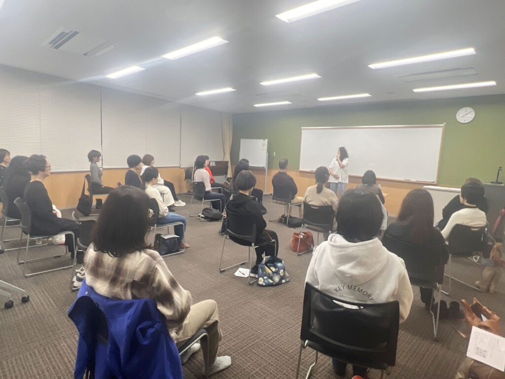 赤崎気功教室での指導風景